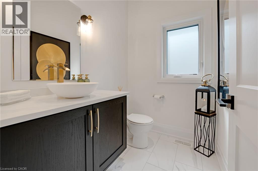 Photo 6 of 521 Bridgemill Crescent, Kitchener ON