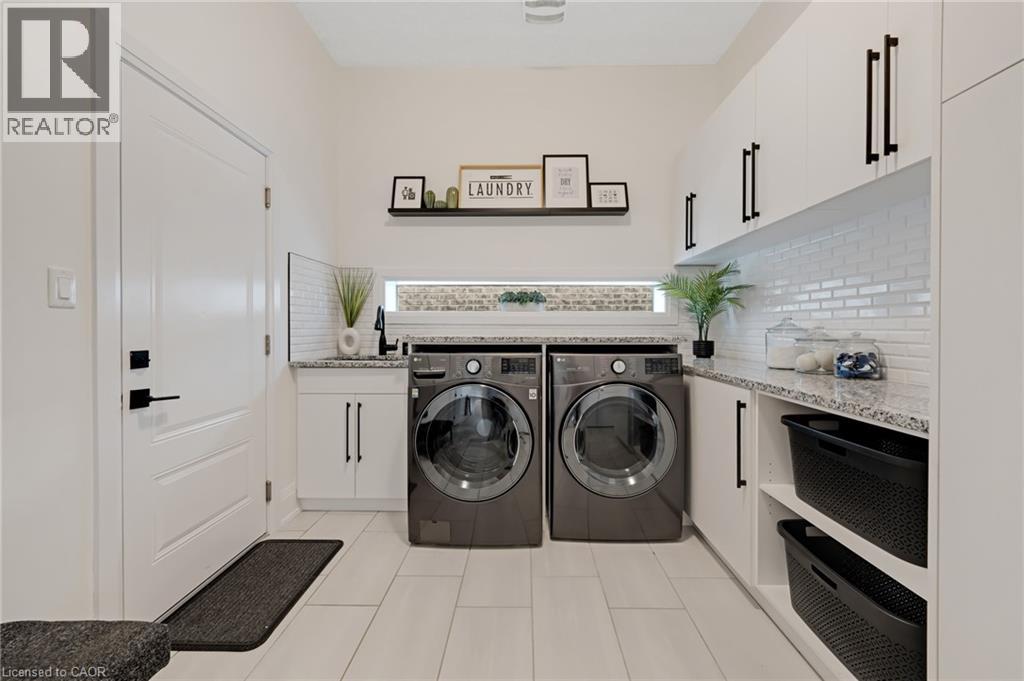 Photo 8 of 521 Bridgemill Crescent, Kitchener ON