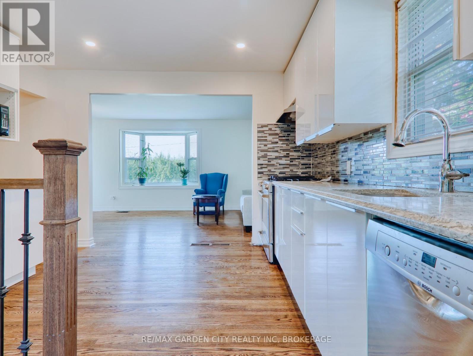 Photo 3 of 2430 Red Maple Avenue, Lincoln ON