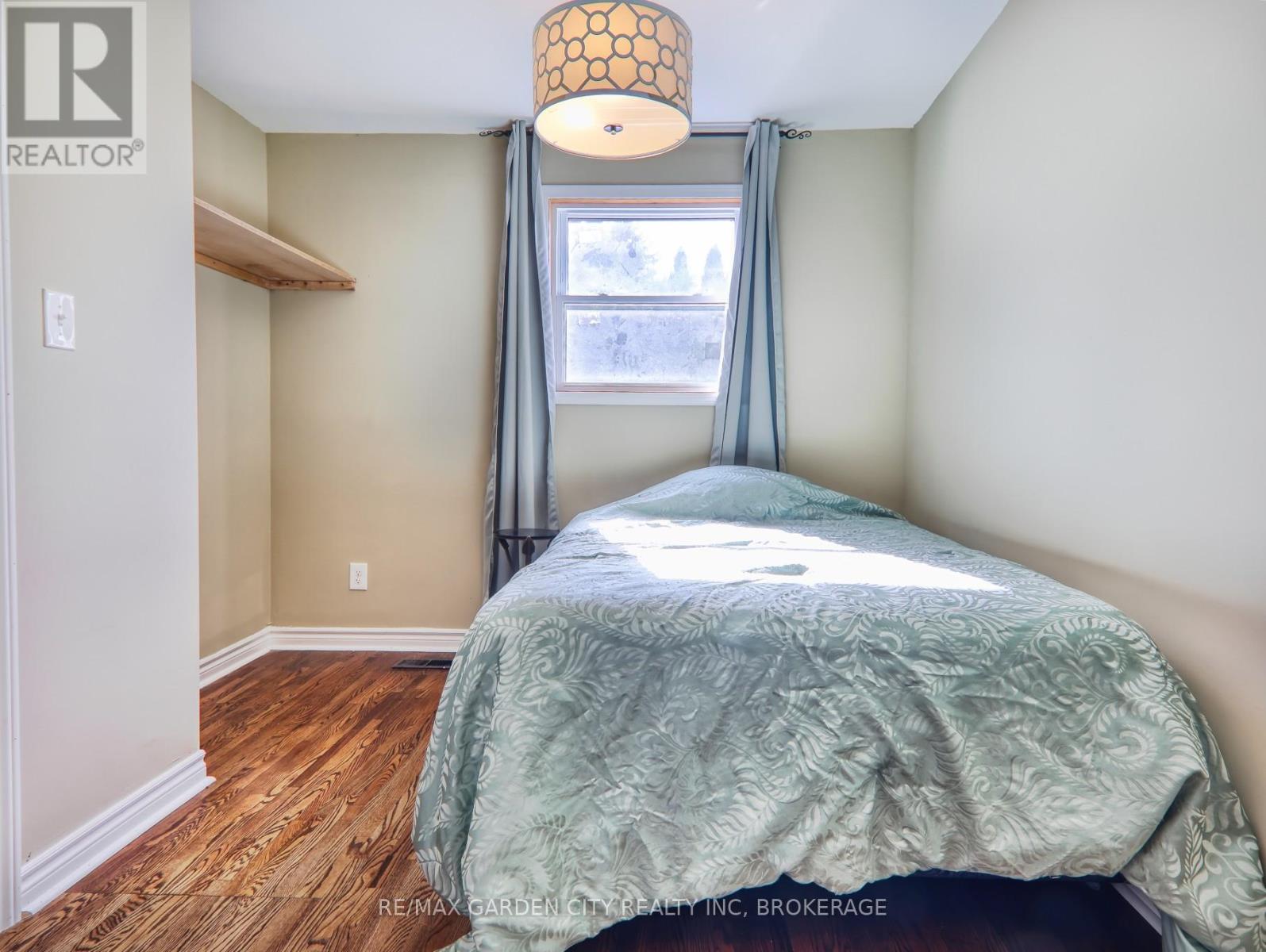 Photo 15 of 2430 Red Maple Avenue, Lincoln ON