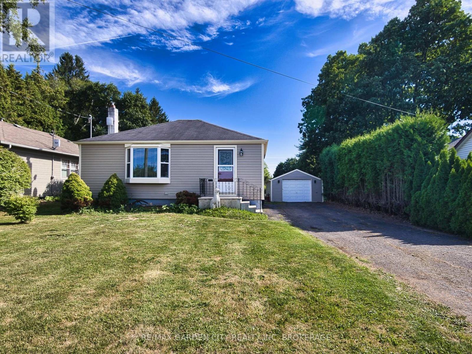 Photo 34 of 2430 Red Maple Avenue, Lincoln ON