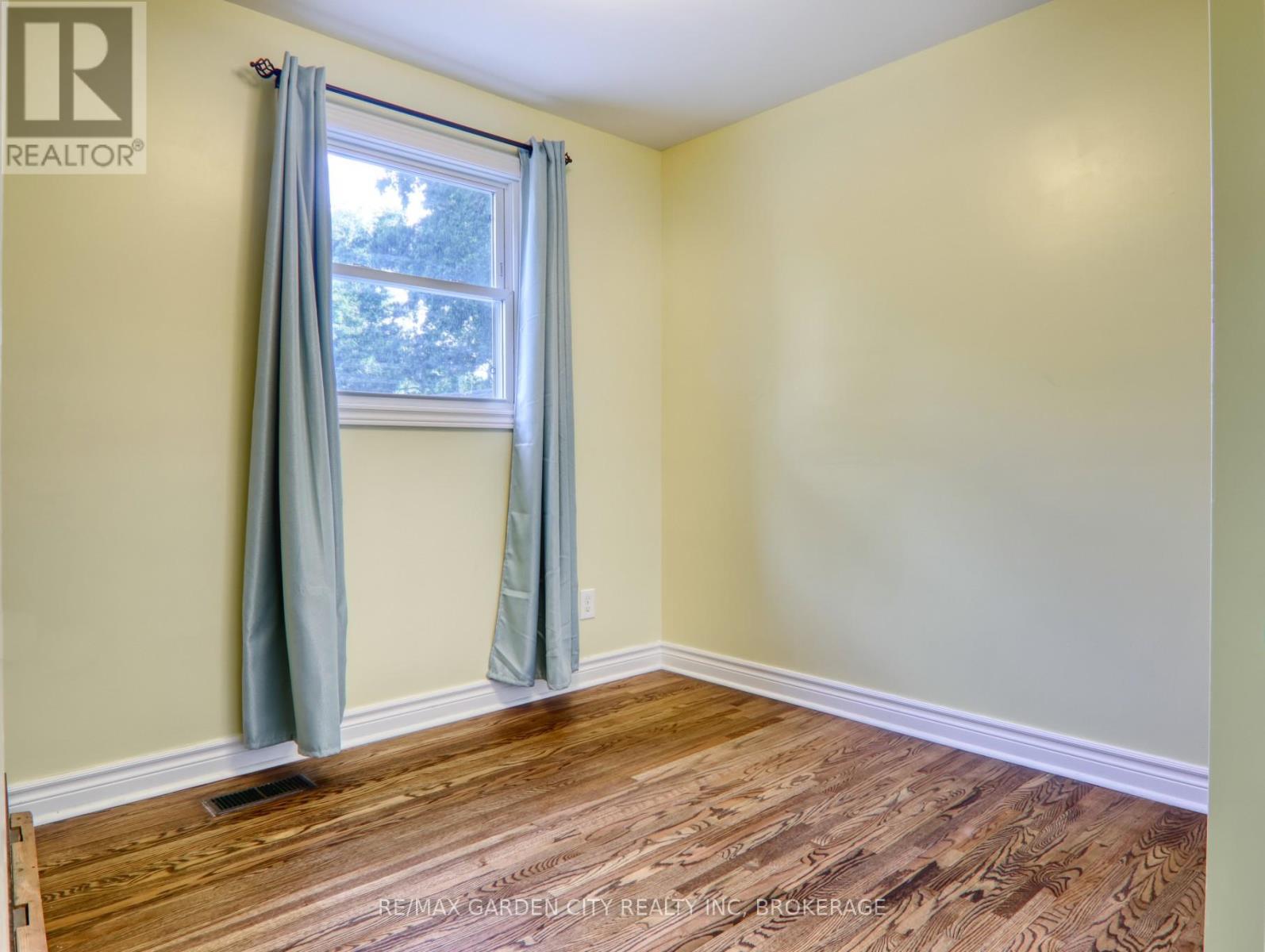 Photo 42 of 2430 Red Maple Avenue, Lincoln ON