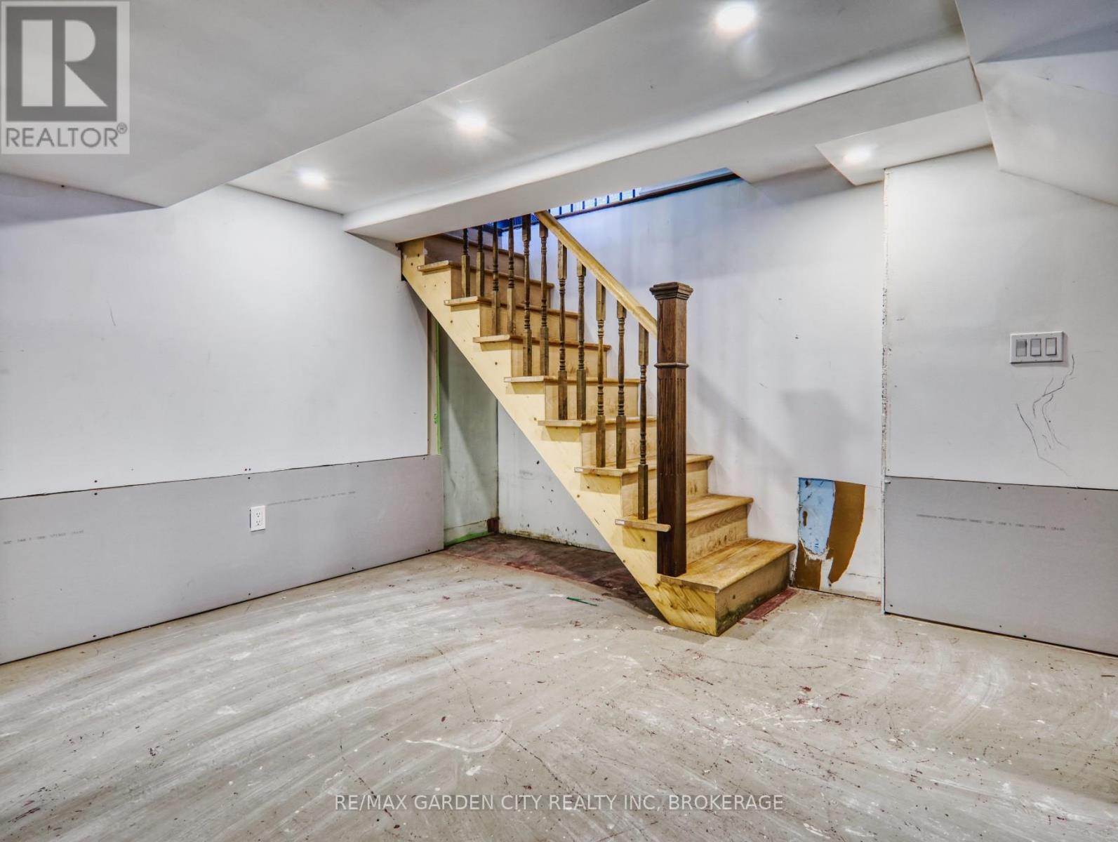 Photo 47 of 2430 Red Maple Avenue, Lincoln ON