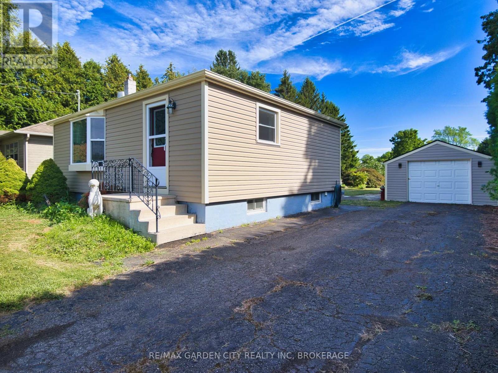 Photo 10 of 2430 Red Maple Avenue, Lincoln ON