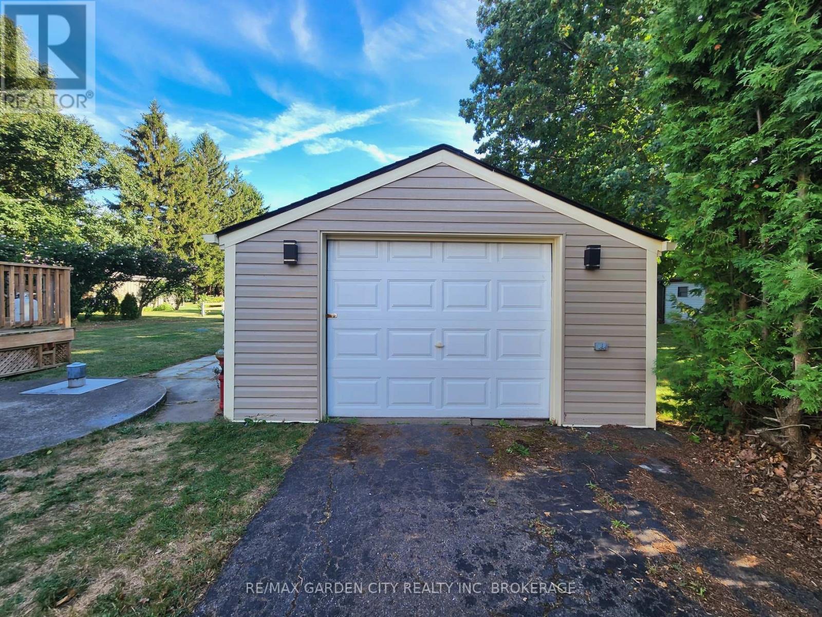 Photo 32 of 2430 Red Maple Avenue, Lincoln ON