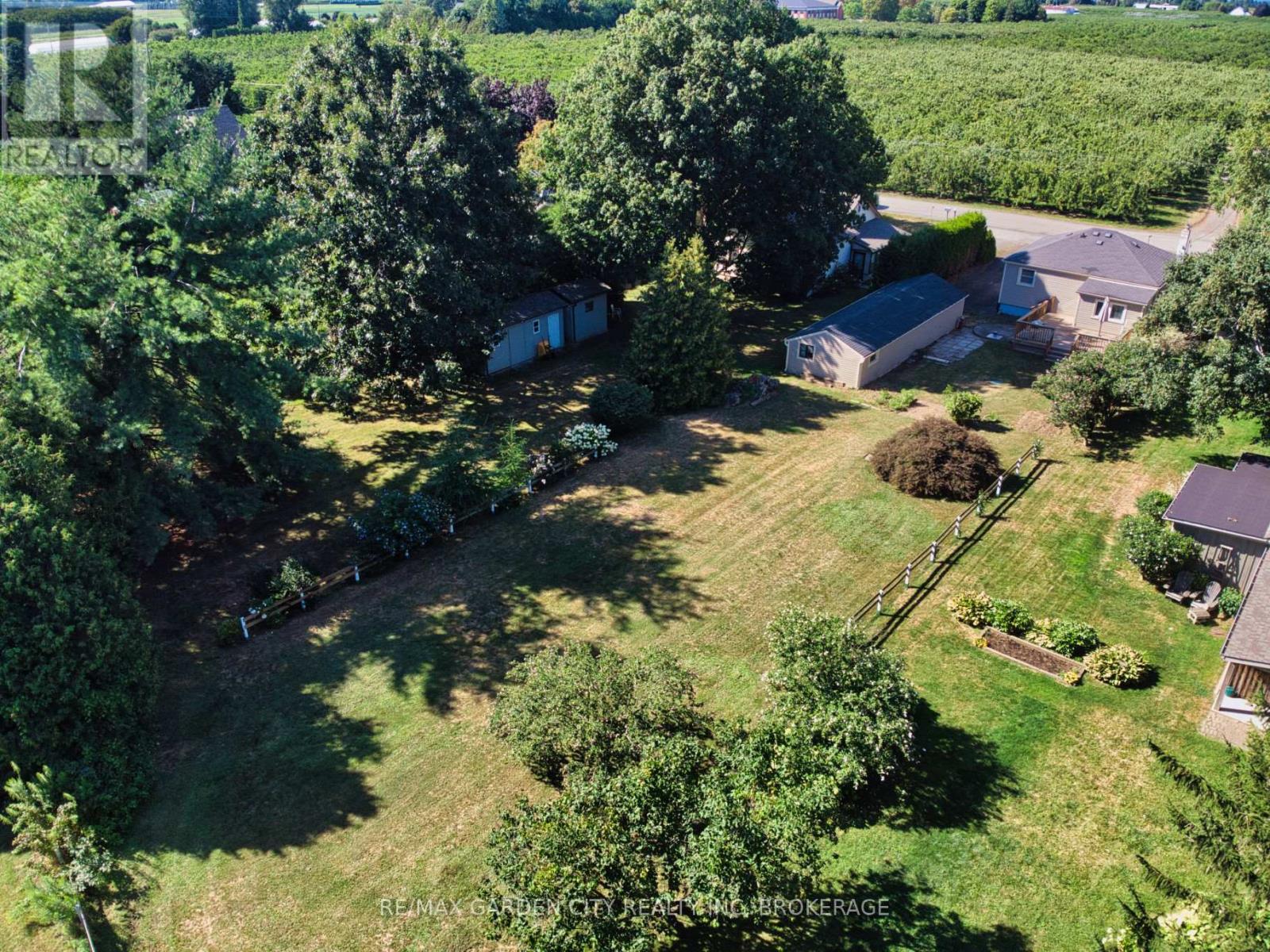Photo 4 of 2430 Red Maple Avenue, Lincoln ON