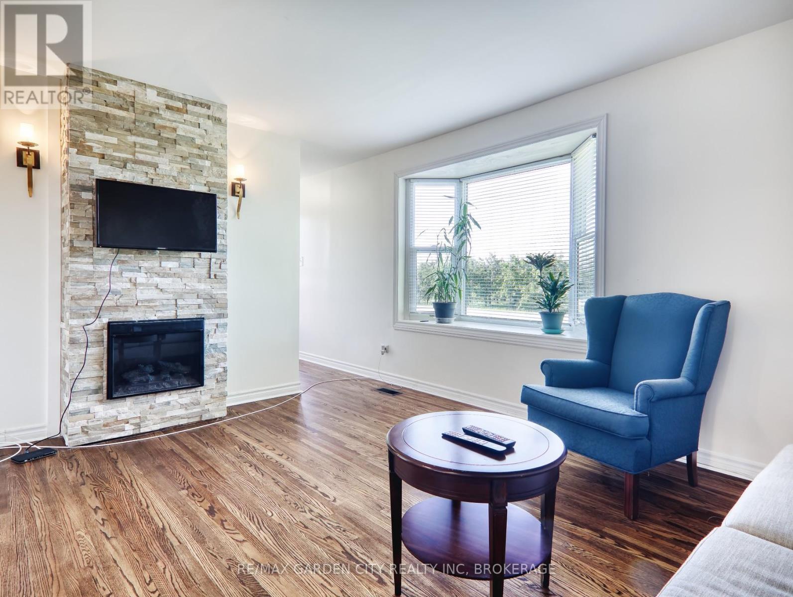 Photo 31 of 2430 Red Maple Avenue, Lincoln ON