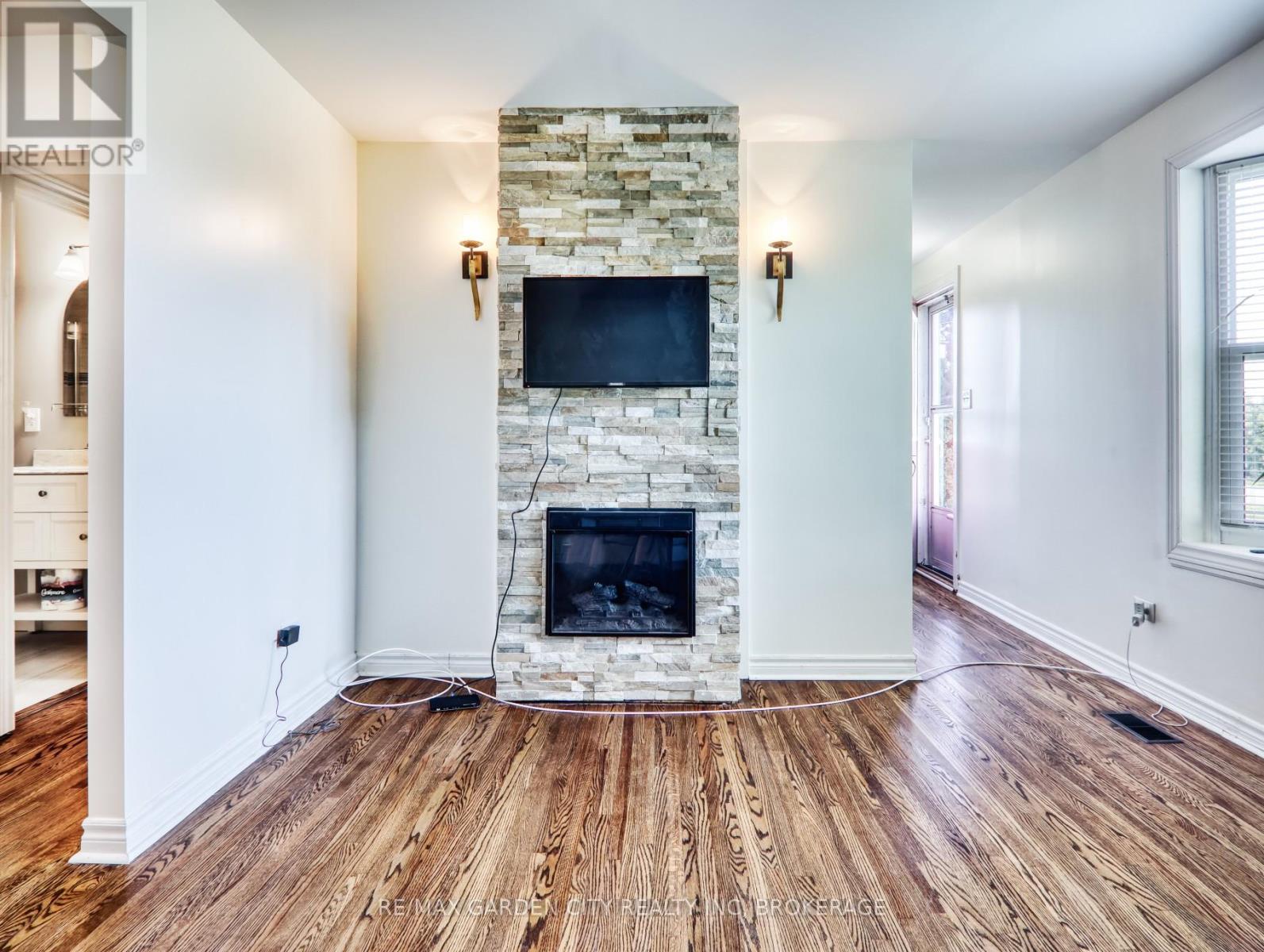 Photo 38 of 2430 Red Maple Avenue, Lincoln ON