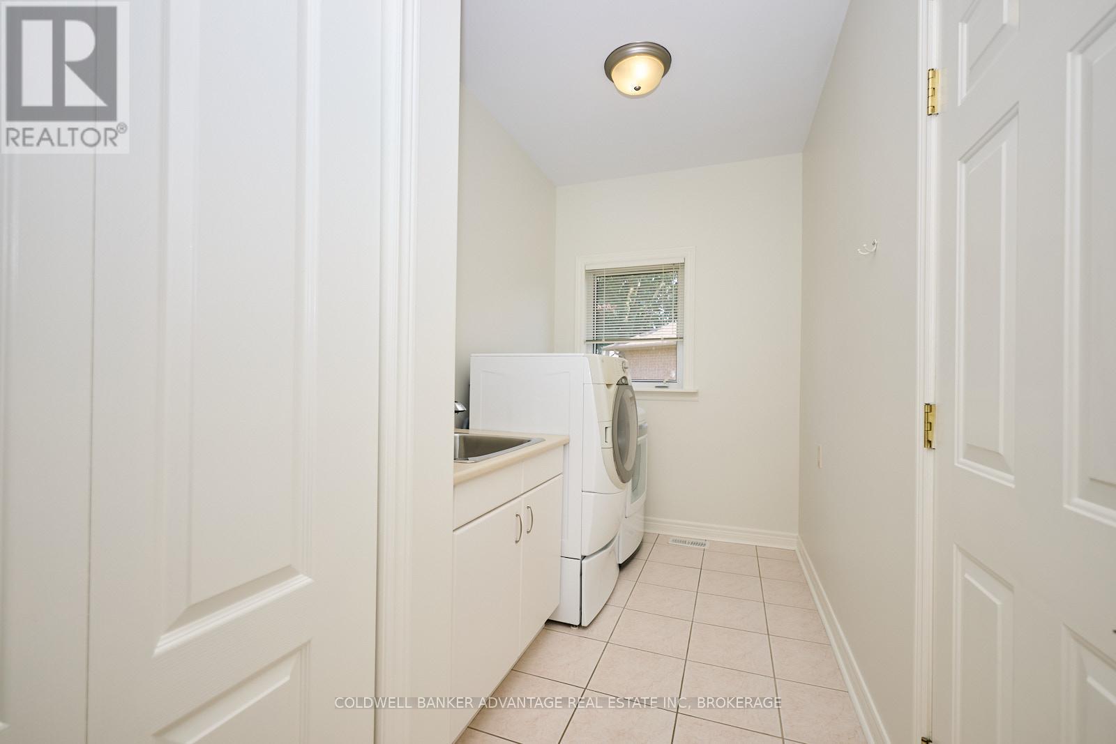 Photo 1 of 54 Bridgewater Court, Welland ON