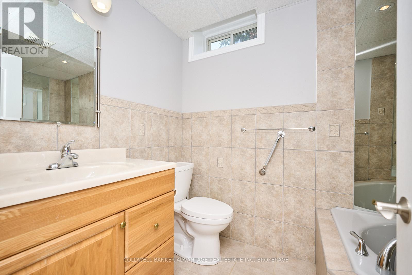 Photo 7 of 54 Bridgewater Court, Welland ON