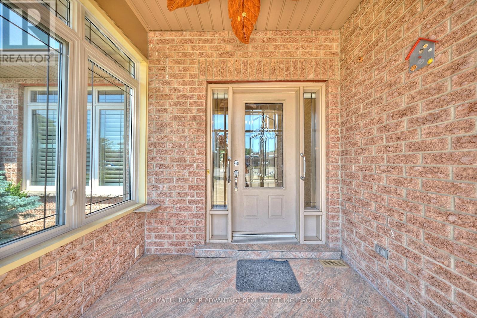 Photo 3 of 54 Bridgewater Court, Welland ON