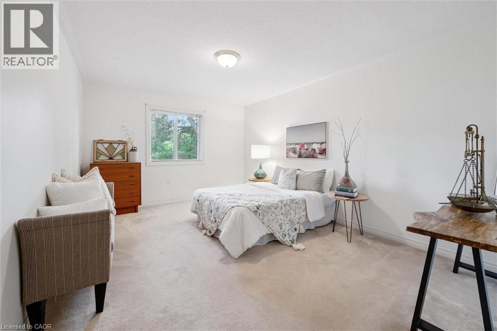 Photo 9 of 3 Gardenview Court, Guelph ON