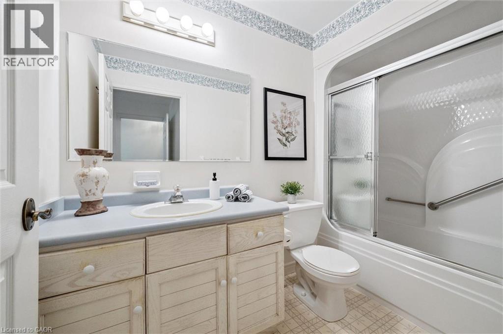 Photo 31 of 3 Gardenview Court, Guelph ON