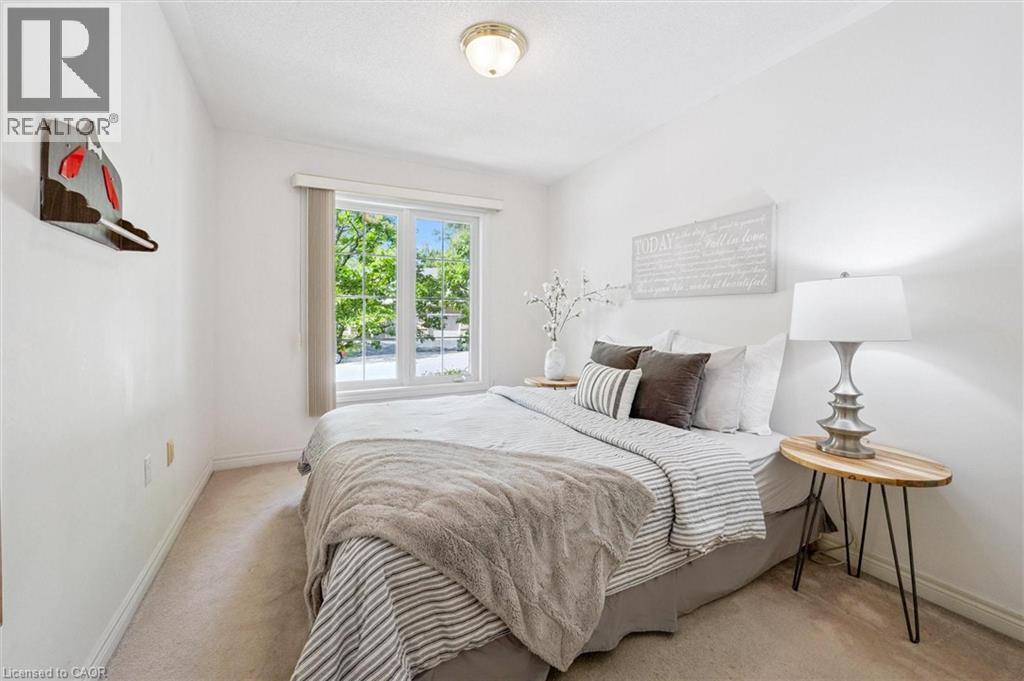 Photo 2 of 3 Gardenview Court, Guelph ON