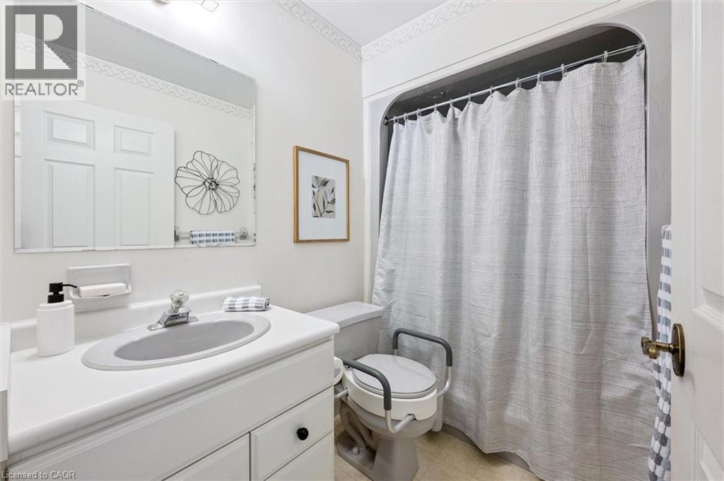 Photo 23 of 3 Gardenview Court, Guelph ON