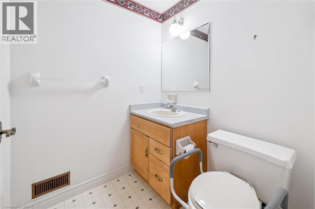 Photo 26 of 3 Gardenview Court, Guelph ON
