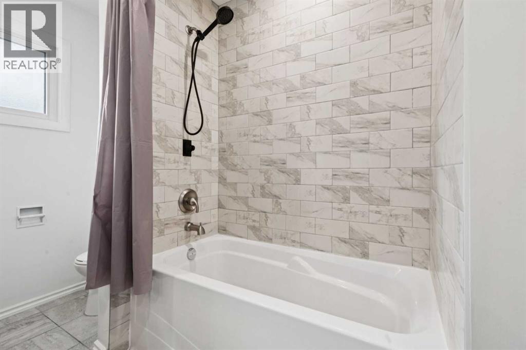 Single Family House Bi-level for Sale in   Avenue NE Huntington Hills Calgary 
