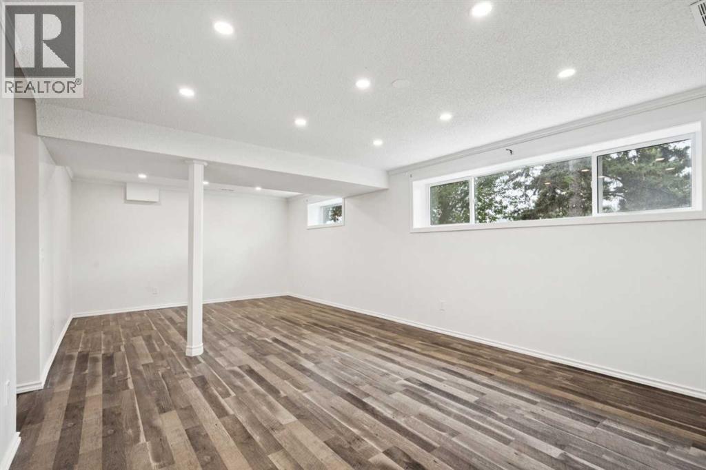 Single Family House Bi-level for Sale in   Avenue NE Huntington Hills Calgary 