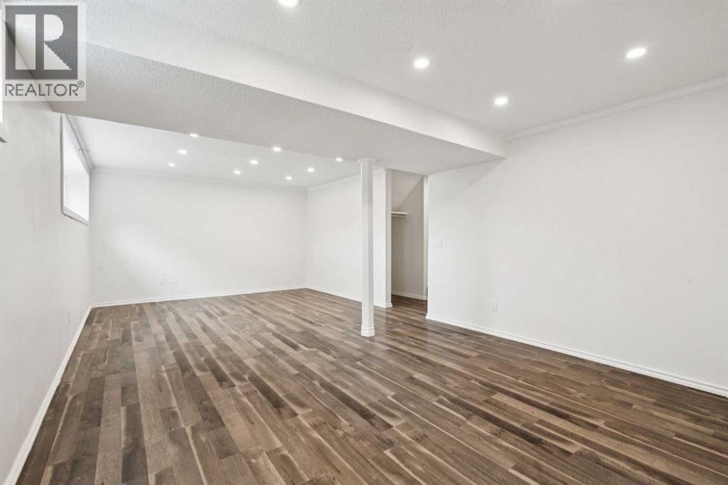 Single Family House Bi-level for Sale in   Avenue NE Huntington Hills Calgary 