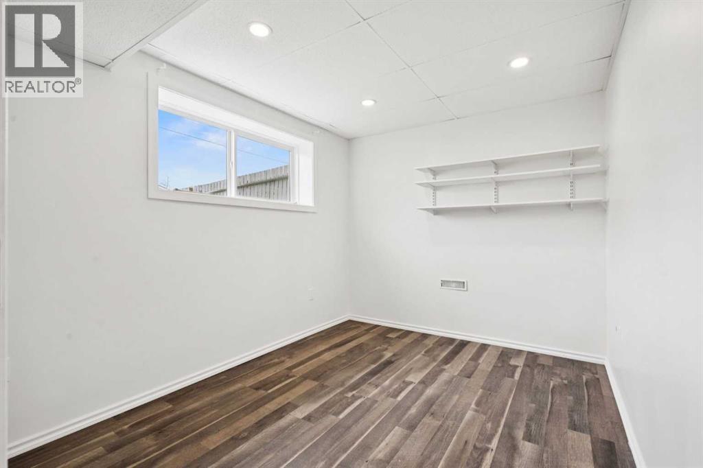 Single Family House Bi-level for Sale in   Avenue NE Huntington Hills Calgary 