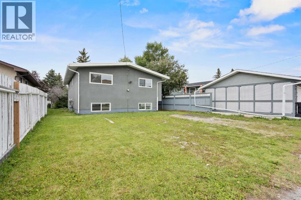 Single Family House Bi-level for Sale in   Avenue NE Huntington Hills Calgary 