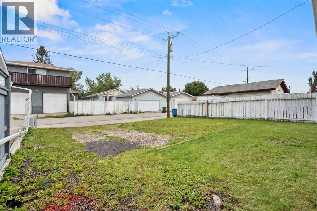 Single Family House Bi-level for Sale in   Avenue NE Huntington Hills Calgary 