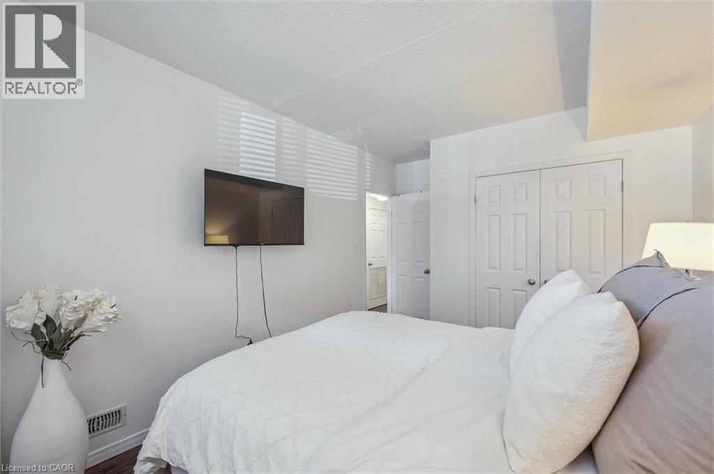 Photo 10 of 20 Sienna Street Unit D, Kitchener ON