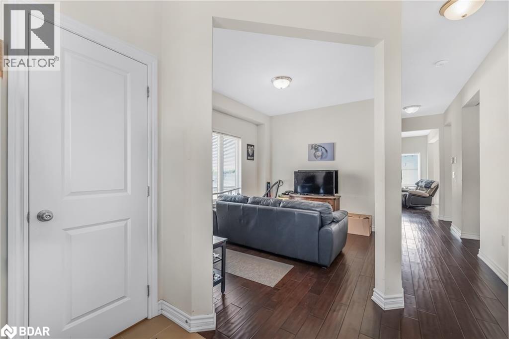 Photo 42 of 206 Isabella Drive, Orillia ON