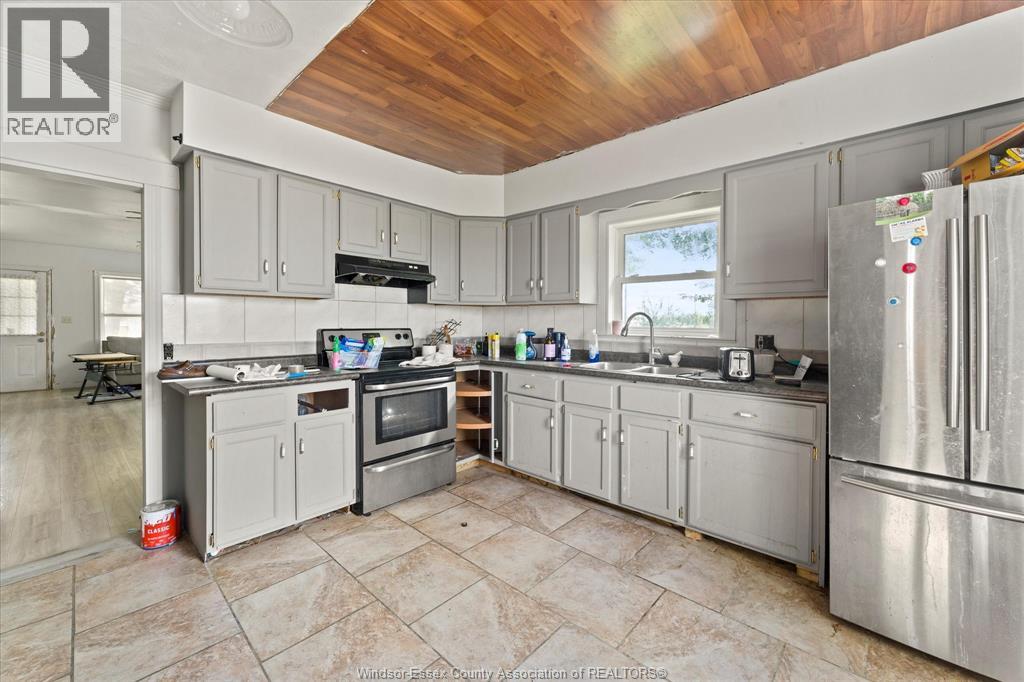Photo 12 of 528 Mersea Road 8, Leamington ON