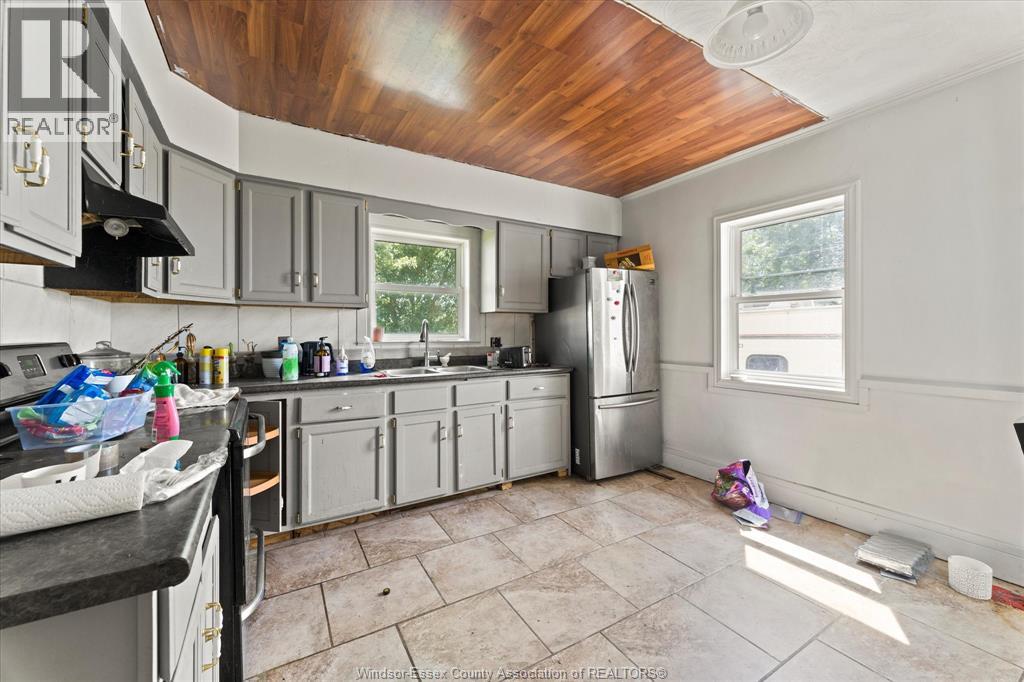 Photo 10 of 528 Mersea Road 8, Leamington ON