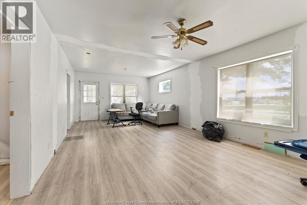 Photo 9 of 528 Mersea Road 8, Leamington ON