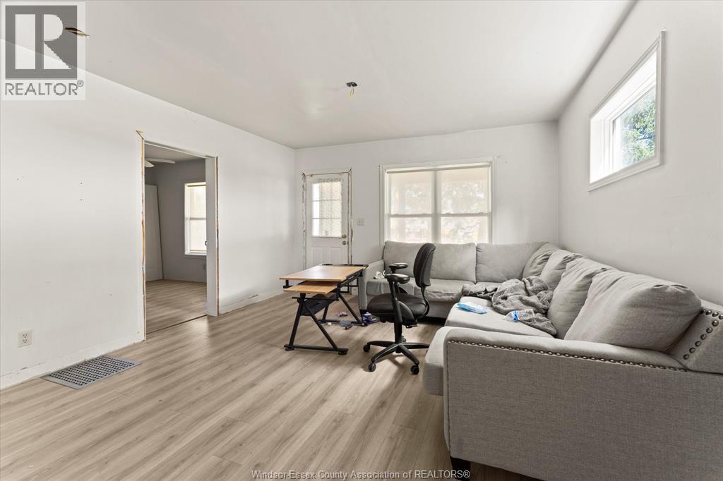 Photo 7 of 528 Mersea Road 8, Leamington ON