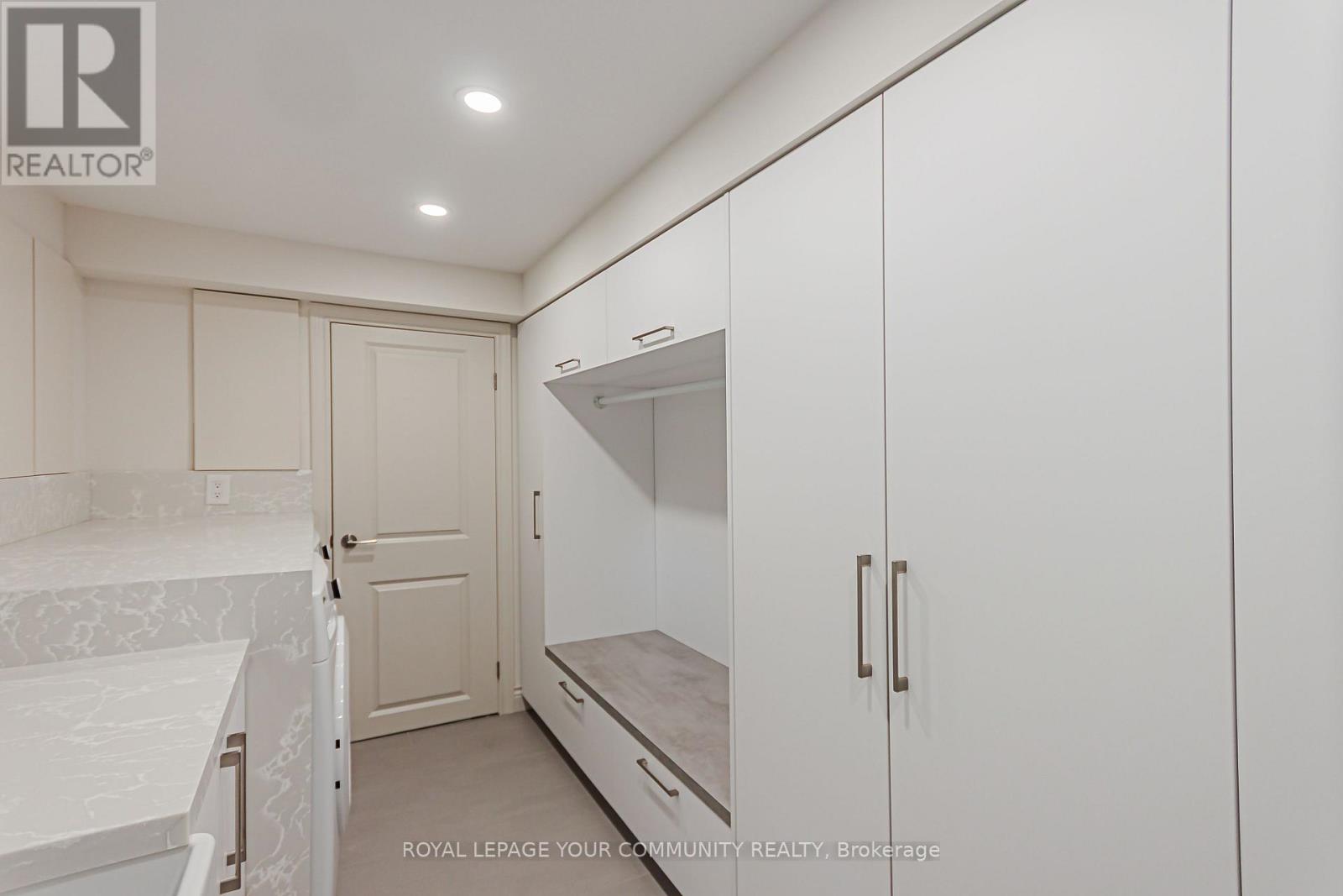 Photo 21 of 2903 Salerno Crescent, Mississauga ON