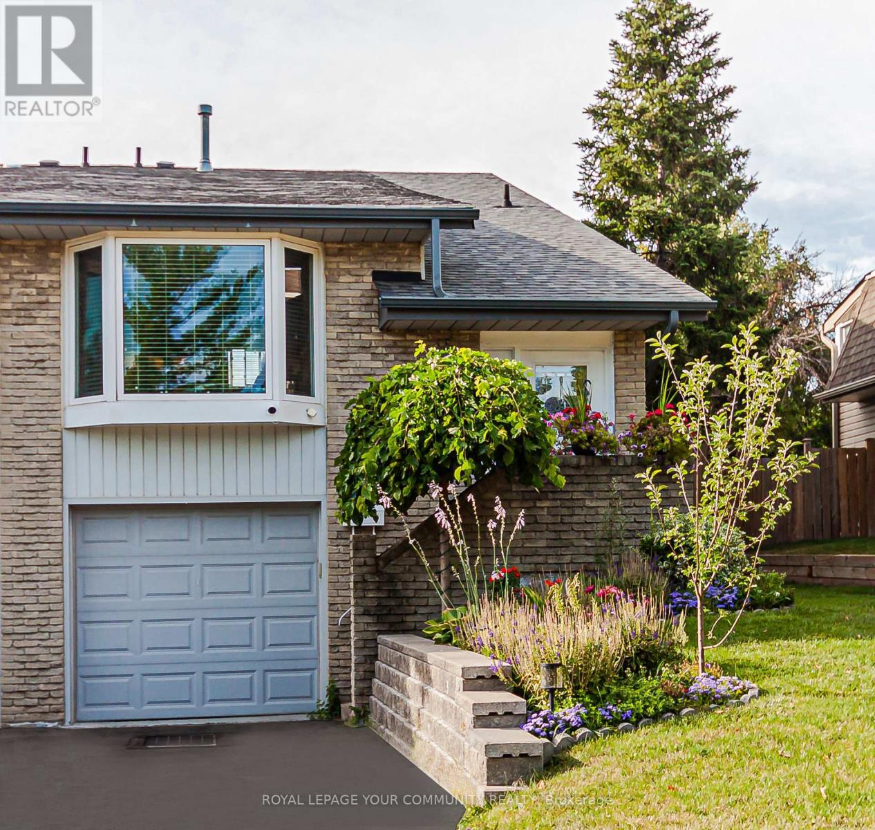Photo 2 of 2903 Salerno Crescent, Mississauga ON