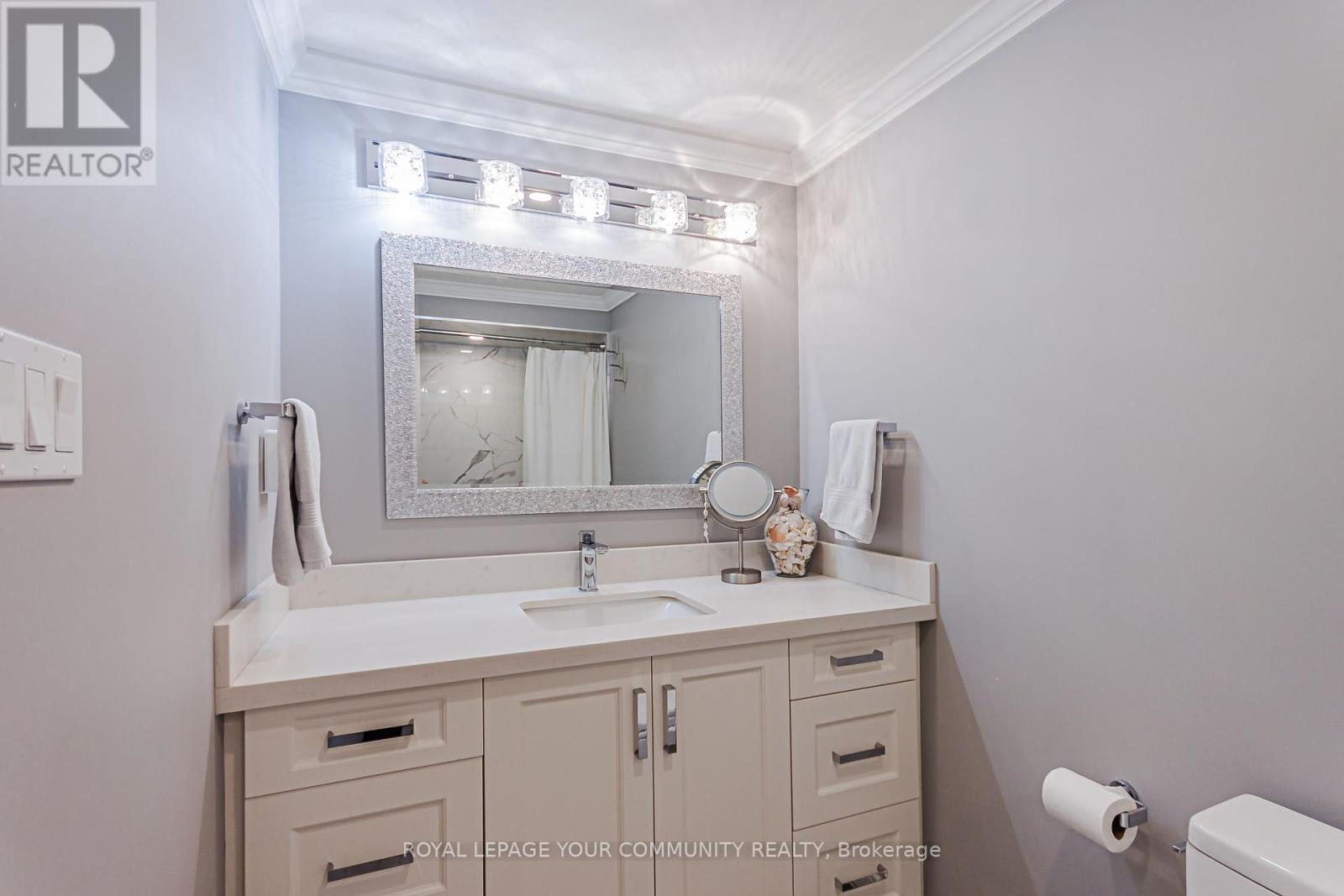 Photo 24 of 2903 Salerno Crescent, Mississauga ON