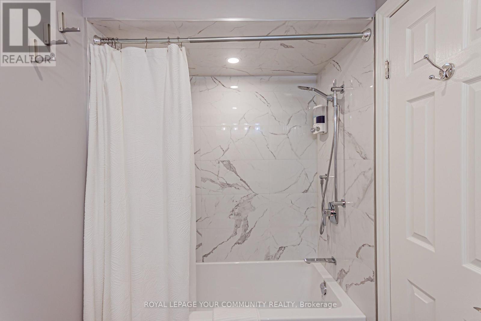 Photo 16 of 2903 Salerno Crescent, Mississauga ON