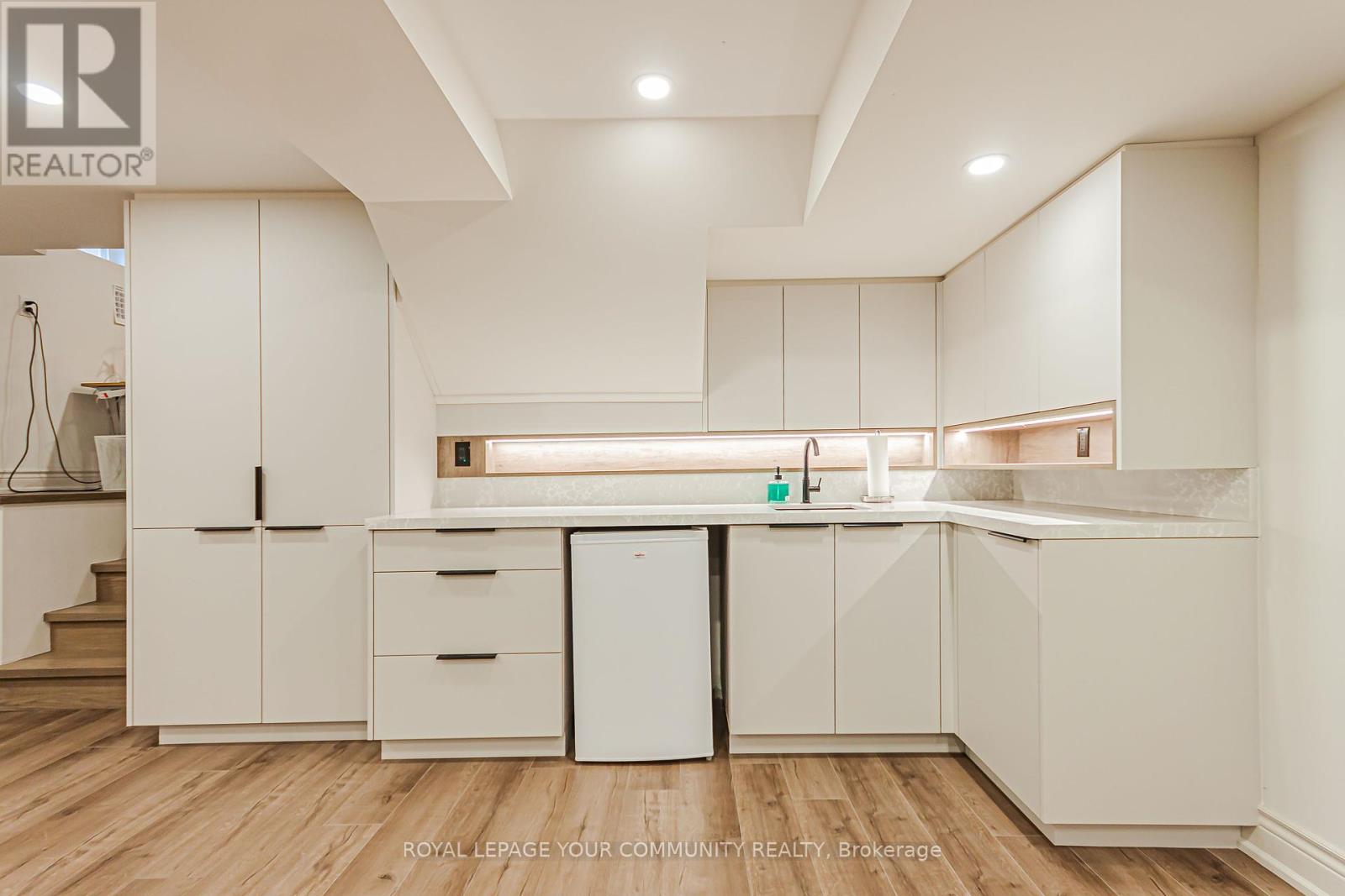 Photo 4 of 2903 Salerno Crescent, Mississauga ON