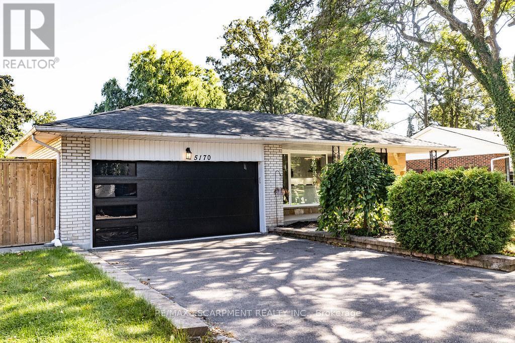 Photo 10 of 5170 Tamarac Drive, Burlington ON