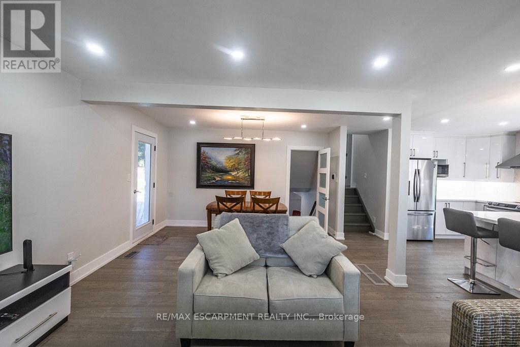 Photo 15 of 5170 Tamarac Drive, Burlington ON