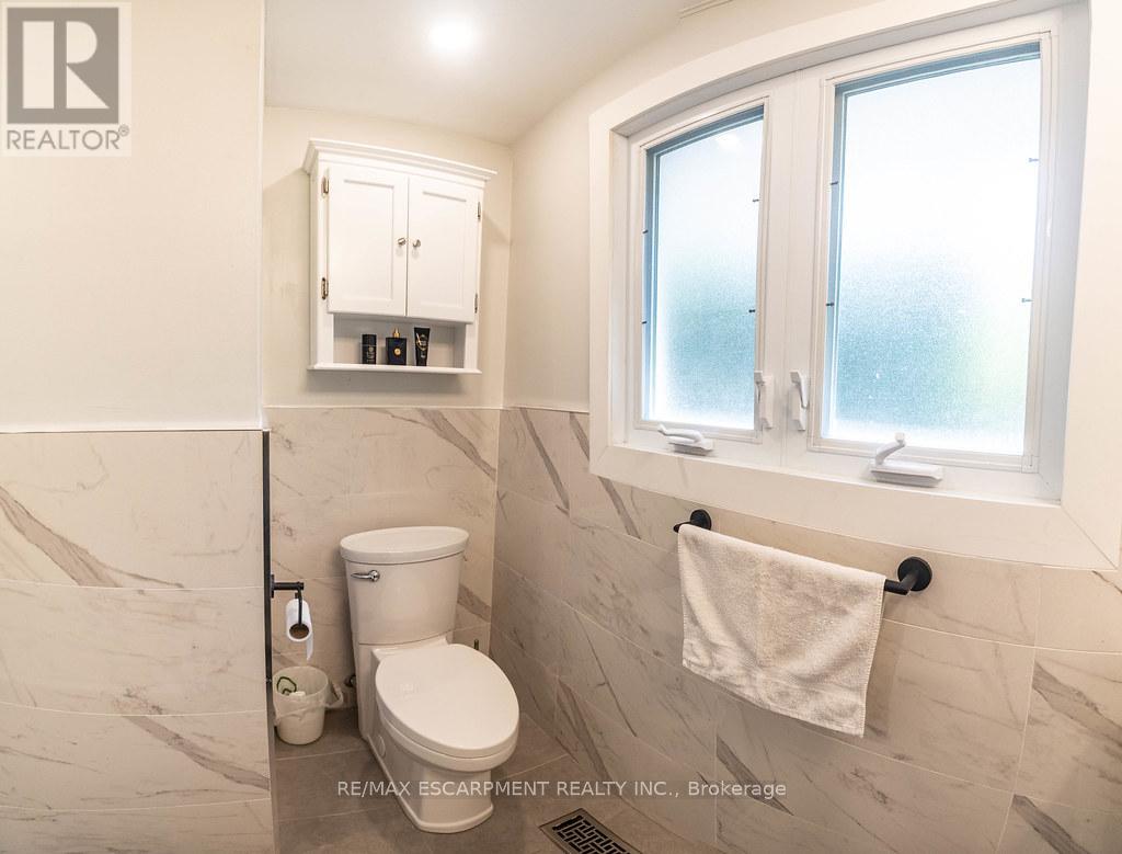 Photo 23 of 5170 Tamarac Drive, Burlington ON