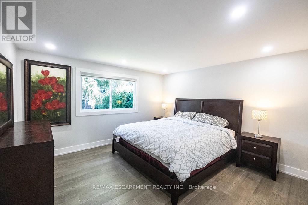 Photo 12 of 5170 Tamarac Drive, Burlington ON