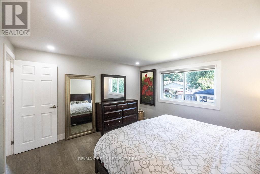 Photo 31 of 5170 Tamarac Drive, Burlington ON