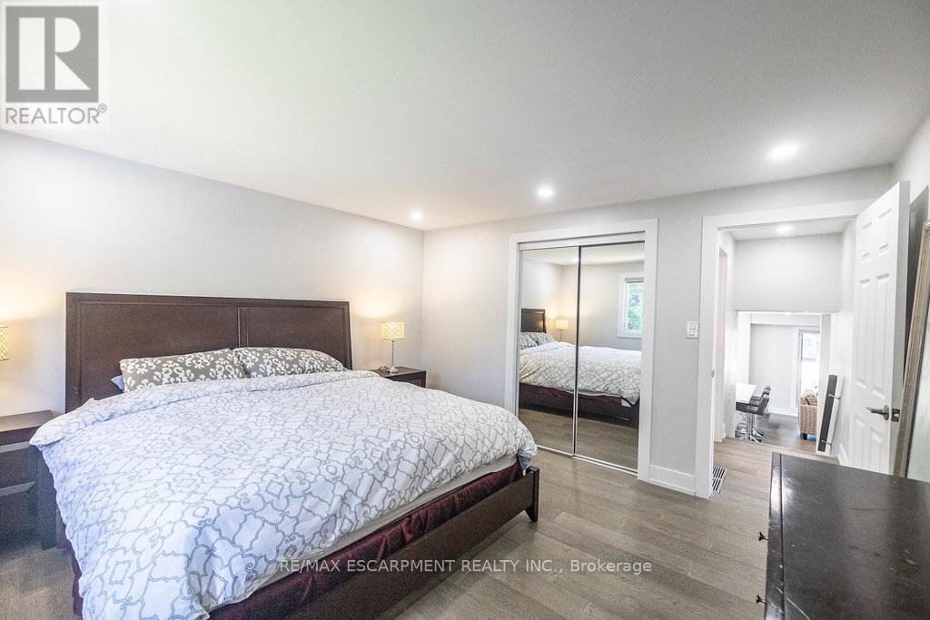 Photo 3 of 5170 Tamarac Drive, Burlington ON