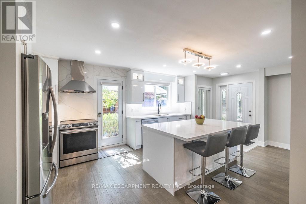 Photo 30 of 5170 Tamarac Drive, Burlington ON