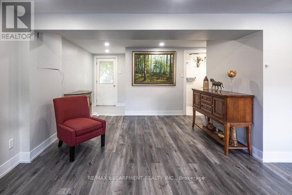 Photo 6 of 5170 Tamarac Drive, Burlington ON