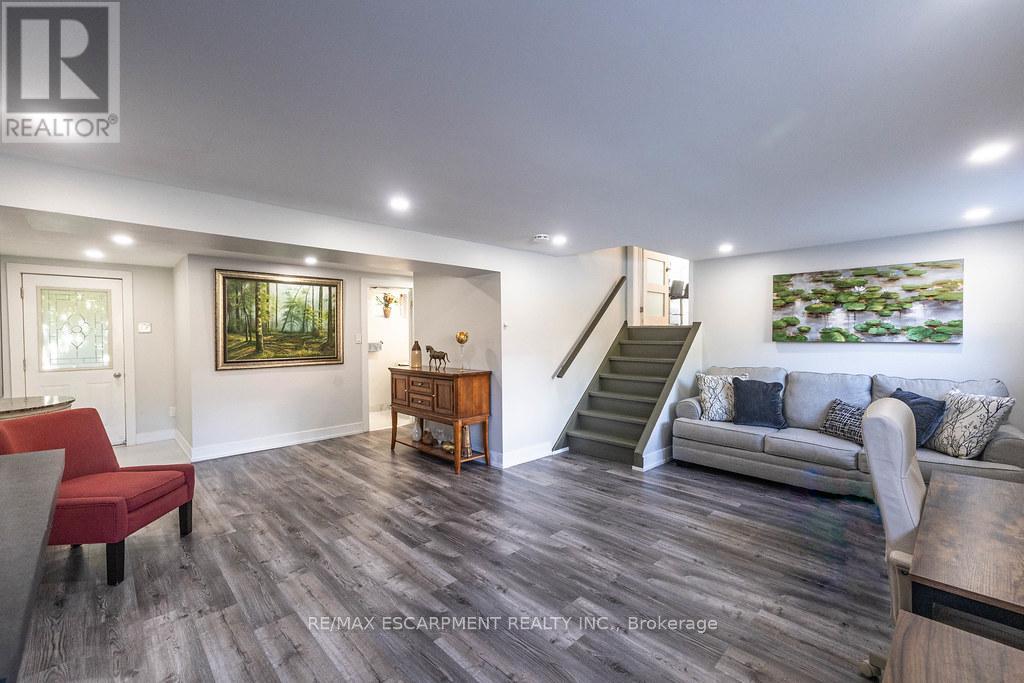 Photo 14 of 5170 Tamarac Drive, Burlington ON