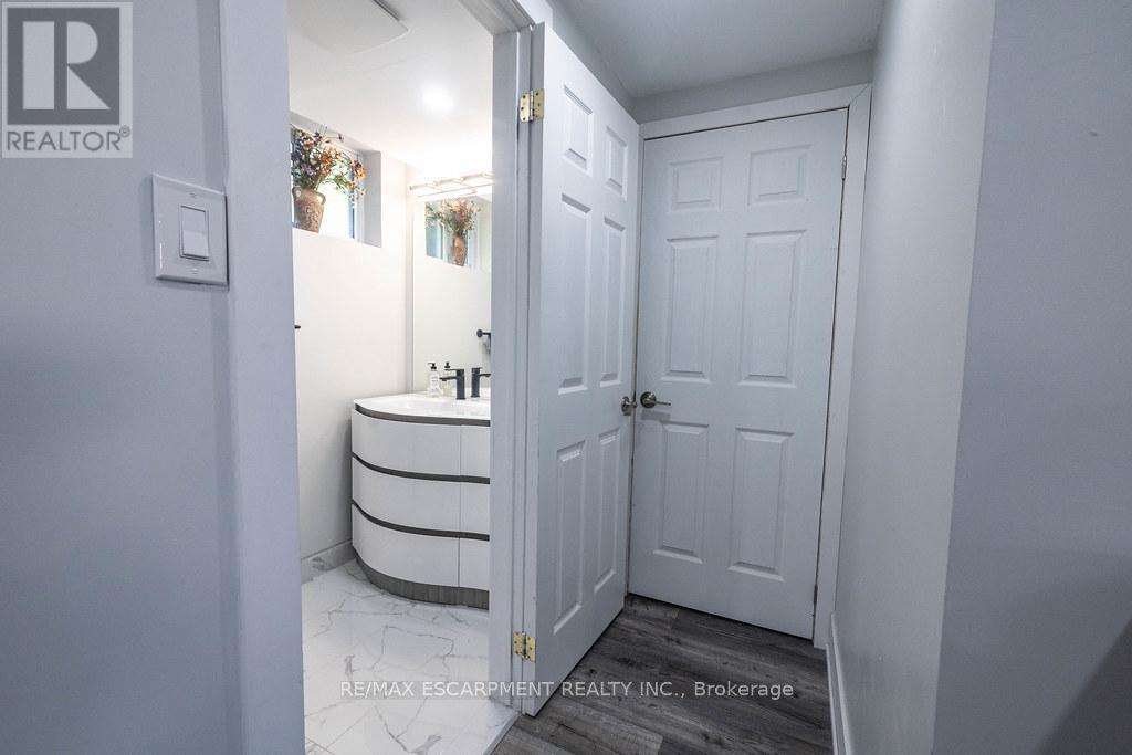 Photo 26 of 5170 Tamarac Drive, Burlington ON