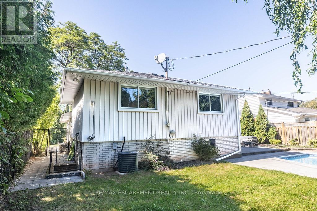 Photo 22 of 5170 Tamarac Drive, Burlington ON