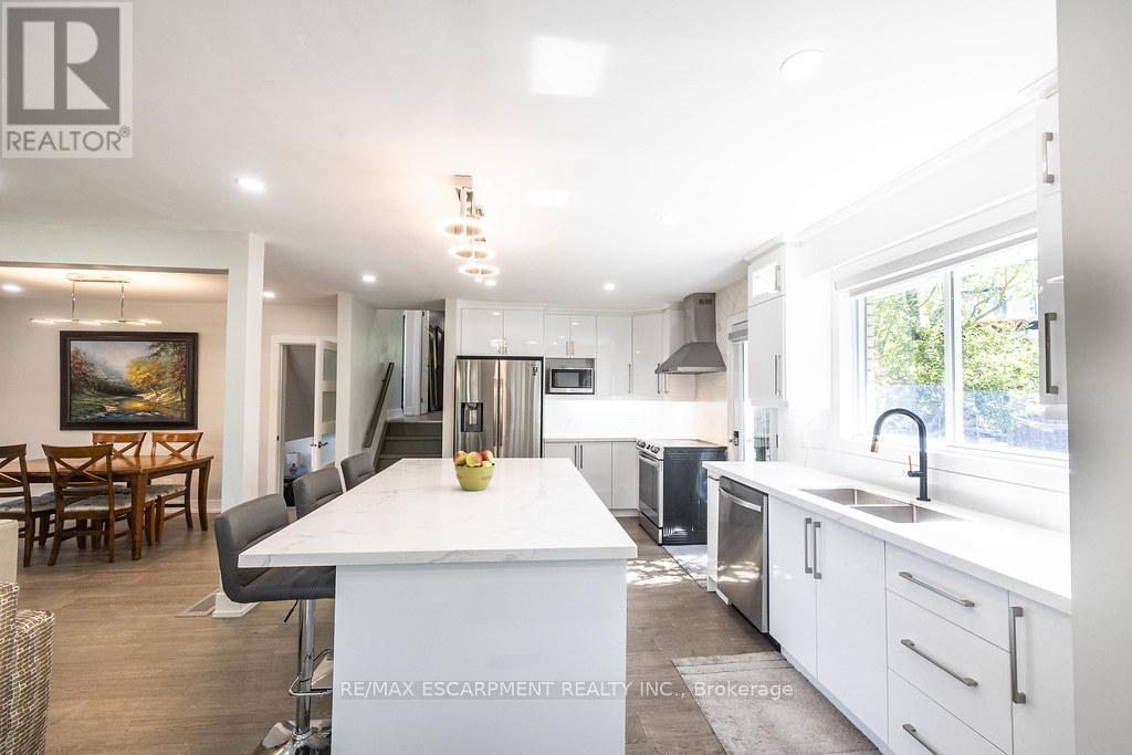Photo 19 of 5170 Tamarac Drive, Burlington ON
