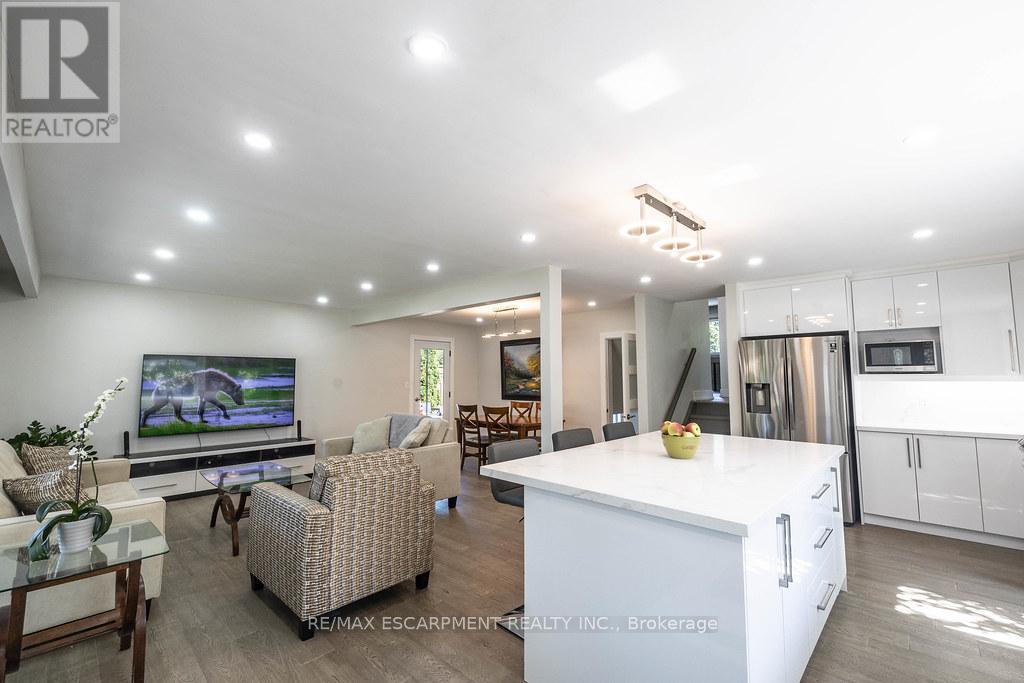 Photo 34 of 5170 Tamarac Drive, Burlington ON